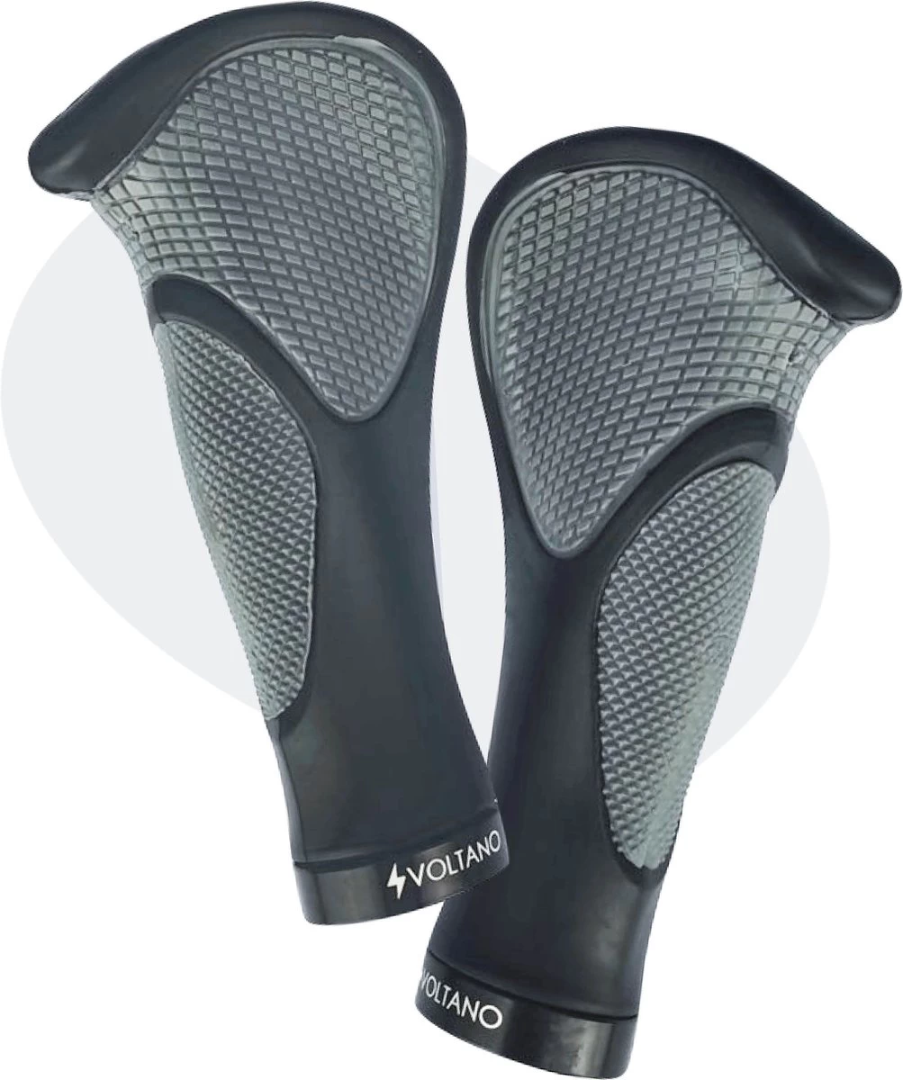 Voltano Ergonomisch Gevormde Fiets Handvatten - Handvat Eenvoudig En Stevig Vastzetten Met Imbus - Inclusief Bevestigingsmateriaal - Anti Plak Coating - Verhoogde Grip Fietshandvatten 3 Voltano Ergonomisch Gevormde Fiets Handvatten - Handvat Eenvoudig En Stevig Vastzetten Met Imbus - Inclusief Bevestigingsmateriaal - Anti Plak Coating - Verhoogde Grip Fietshandvatten