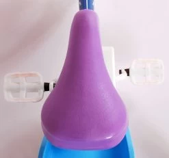 Volare Disney Frozen Kinderfiets - Meiden - 12 Inch - Blauw Paars - Doortrapsysteem 21 Volare Disney Frozen Kinderfiets - Meiden - 12 Inch - Blauw Paars - Doortrapsysteem -Extreem Snel Rijden 1200x1122