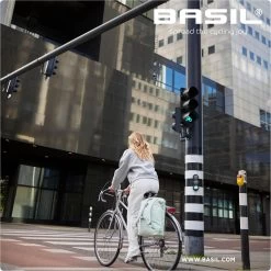 Basil SoHo Fietsrugzak Nordlicht - Enkele Fietstas - Mosgroen - 17 Liter -Extreem Snel Rijden 1200x1200 1019