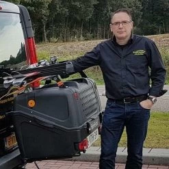 Dr. MovaNext Lux - Fietsendrager - 2 Fietsen - Trekhaak - 13 Polig - Opklapbaar 7 Dr. MovaNext Lux - Fietsendrager - 2 Fietsen - Trekhaak - 13 Polig - Opklapbaar -Extreem Snel Rijden 1200x1200 1202