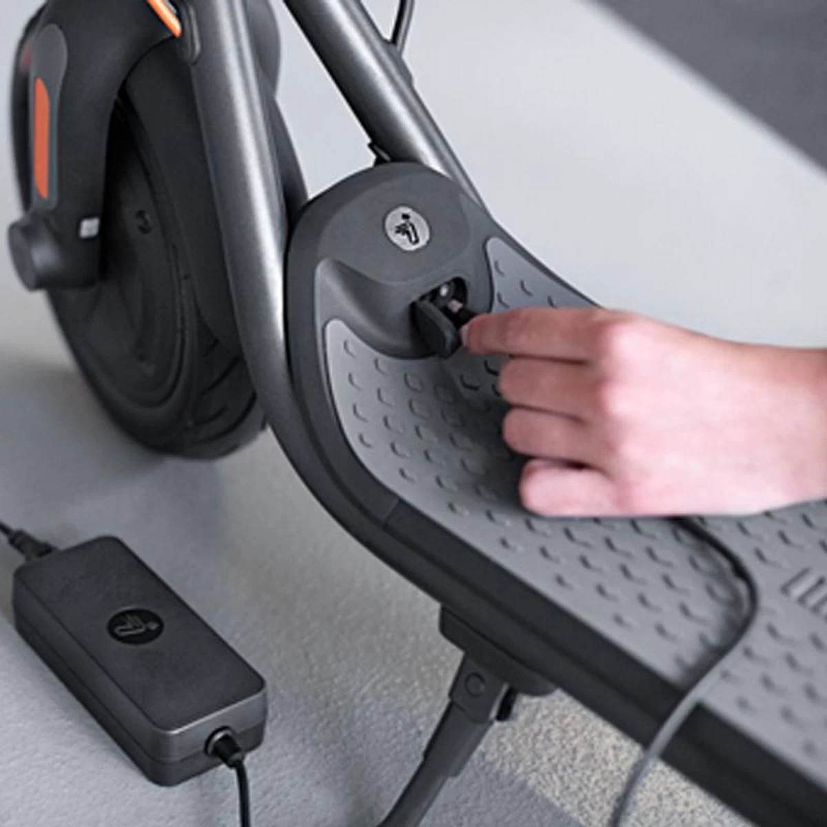 Ninebot By Segway KickScooter F25E - E-step - Actieradius: 25km - Snelheid: 25km/h - Officieel Benelux Model 17 Ninebot By Segway KickScooter F25E - E-step - Actieradius: 25km - Snelheid: 25km/h - Officieel Benelux Model - Afbeelding 15