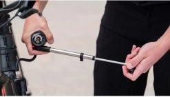 BBB Cycling Airshock Minipomp - Fietspomp Met Drukmeter - Pomp Mini Met Manometer - 28 Bar - Zwart/Zilver - BMP-29 -Extreem Snel Rijden 1200x684 5