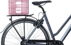 Basil Fietskrat S - Klein - 17.5 Liter - Roze -Extreem Snel Rijden 1200x767 5