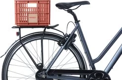Basil Fietskrat S - Klein - 17.5 Liter - Rood -Extreem Snel Rijden 1200x791 13