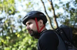 Livall EVO21 Black Medium - (Smart) Fietshelm - SOS Functie - LED Richtingaanwijzers - Smart Verlichting -Extreem Snel Rijden 1200x794 5