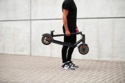 IZINQ PRO250 - Elektrische Step - Topsnelheid 30 Km/u - 30/35 Km Actieradius - 8.5" Luchtbanden - Lithium 7.8Ah 36V Accu - Wit/Oranje - Electric Scooter - Volwassenen En Kinderen - Met App -Extreem Snel Rijden 1200x799 9