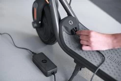 Ninebot By Segway KickScooter F25E - E-step - Actieradius: 25km - Snelheid: 25km/h - Officieel Benelux Model 23 Ninebot By Segway KickScooter F25E - E-step - Actieradius: 25km - Snelheid: 25km/h - Officieel Benelux Model -Extreem Snel Rijden 1200x800 151