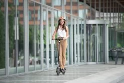 Ninebot By Segway KickScooter F25E - E-step - Actieradius: 25km - Snelheid: 25km/h - Officieel Benelux Model 30 Ninebot By Segway KickScooter F25E - E-step - Actieradius: 25km - Snelheid: 25km/h - Officieel Benelux Model -Extreem Snel Rijden 1200x800 154