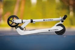 Rebel ZAB0031BC - Elektrische ‘Fun Wheels’ Step, Kids, Zwart 16 Rebel ZAB0031BC - Elektrische ‘Fun Wheels’ Step, Kids, Zwart -Extreem Snel Rijden 1200x800 156