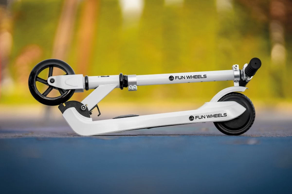 Rebel ZAB0031BC - Elektrische ‘Fun Wheels’ Step, Kids, Zwart 8 Rebel ZAB0031BC - Elektrische ‘Fun Wheels’ Step, Kids, Zwart - Afbeelding 6