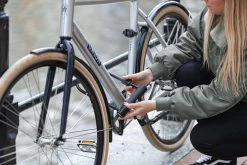 AXA Newton UL 230 Beugelslot - Slot Voor Fietsen – 23 Cm - Zwart -Extreem Snel Rijden 1200x800 267