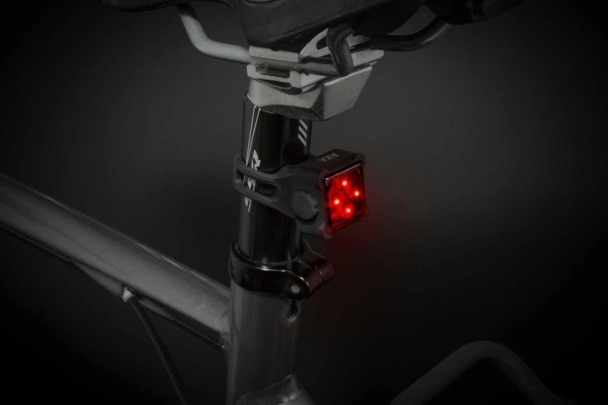 AXA Niteline 44R LED Fietslampjes Voor En Achter - Fietsverlichting USB Oplaadbaar 5 AXA Niteline 44R LED Fietslampjes Voor En Achter - Fietsverlichting USB Oplaadbaar - Afbeelding 3