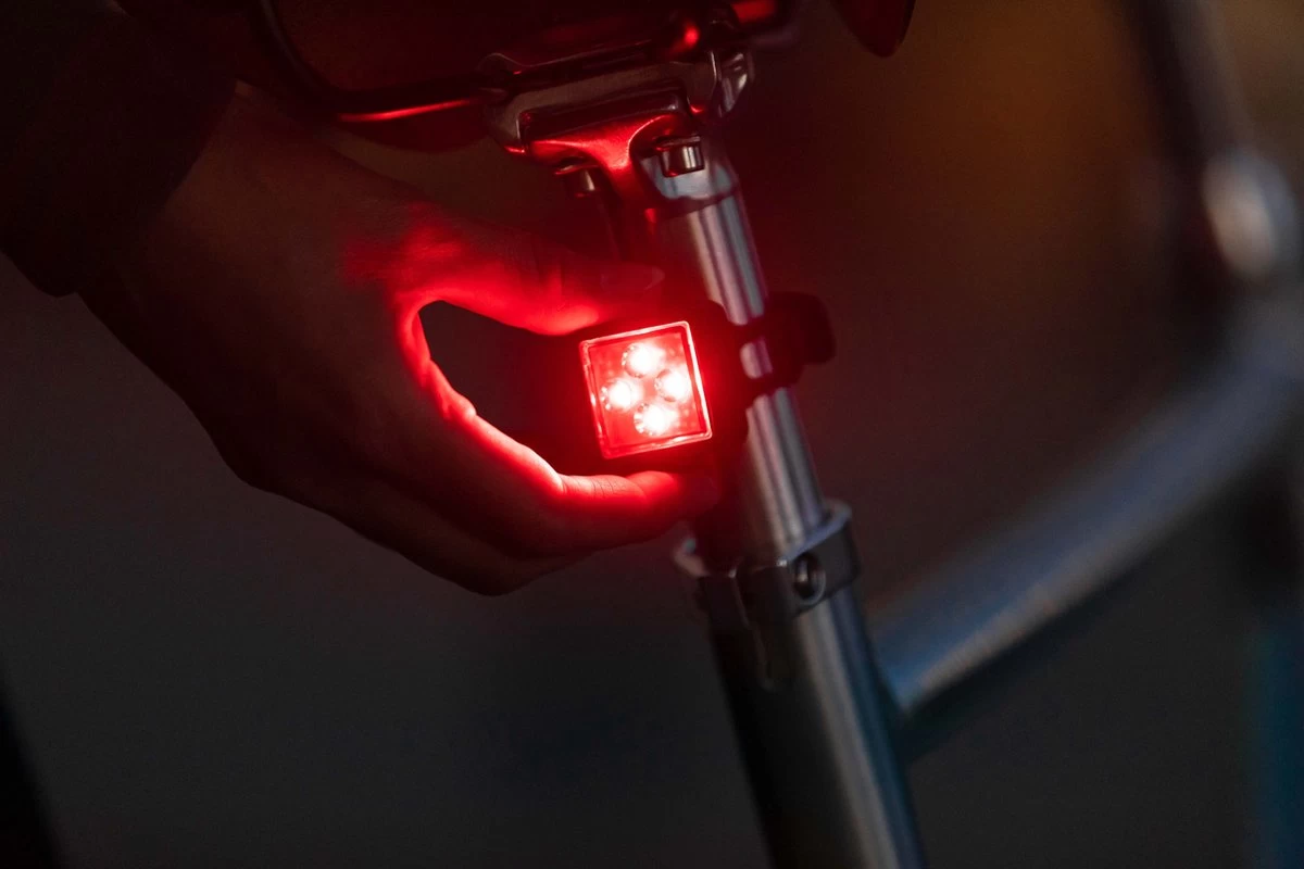 AXA Niteline 44R LED Fietslampjes Voor En Achter - Fietsverlichting USB Oplaadbaar 6 AXA Niteline 44R LED Fietslampjes Voor En Achter - Fietsverlichting USB Oplaadbaar - Afbeelding 4