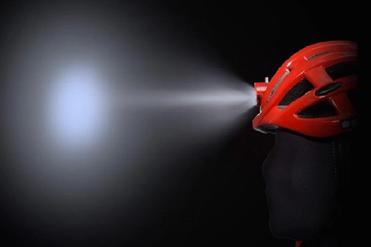 MTB Helm Met Verlichting | E-bike | Racefiets | Pro Fietshelm Met Verlichting | Licht Van Gewicht | Ingebouwde Led Lamp Als Voorlicht + Zijlicht En Achterlicht > Sport Lights, Kleur Helm Zwart 14 MTB Helm Met Verlichting | E-bike | Racefiets | Pro Fietshelm Met Verlichting | Licht Van Gewicht | Ingebouwde Led Lamp Als Voorlicht + Zijlicht En Achterlicht > Sport Lights, Kleur Helm Zwart - Afbeelding 12
