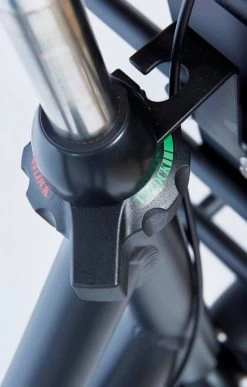 Cortina U4 - Stadsfiets - D50 - Jet Black Matt - R3 -Extreem Snel Rijden 766x1200